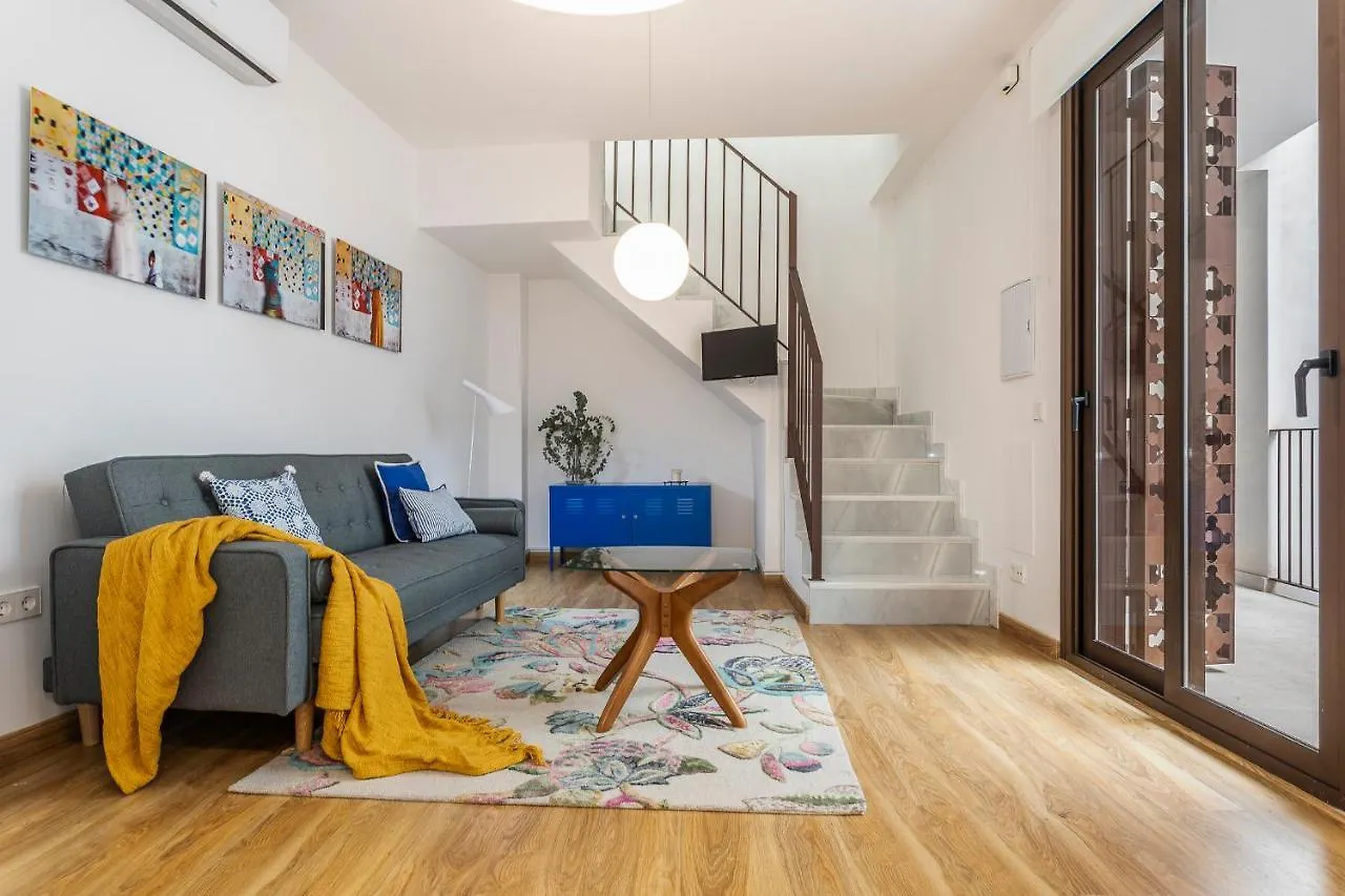 Pop Art, Duplex Coqueto En El Corazon De Sevilla contacts